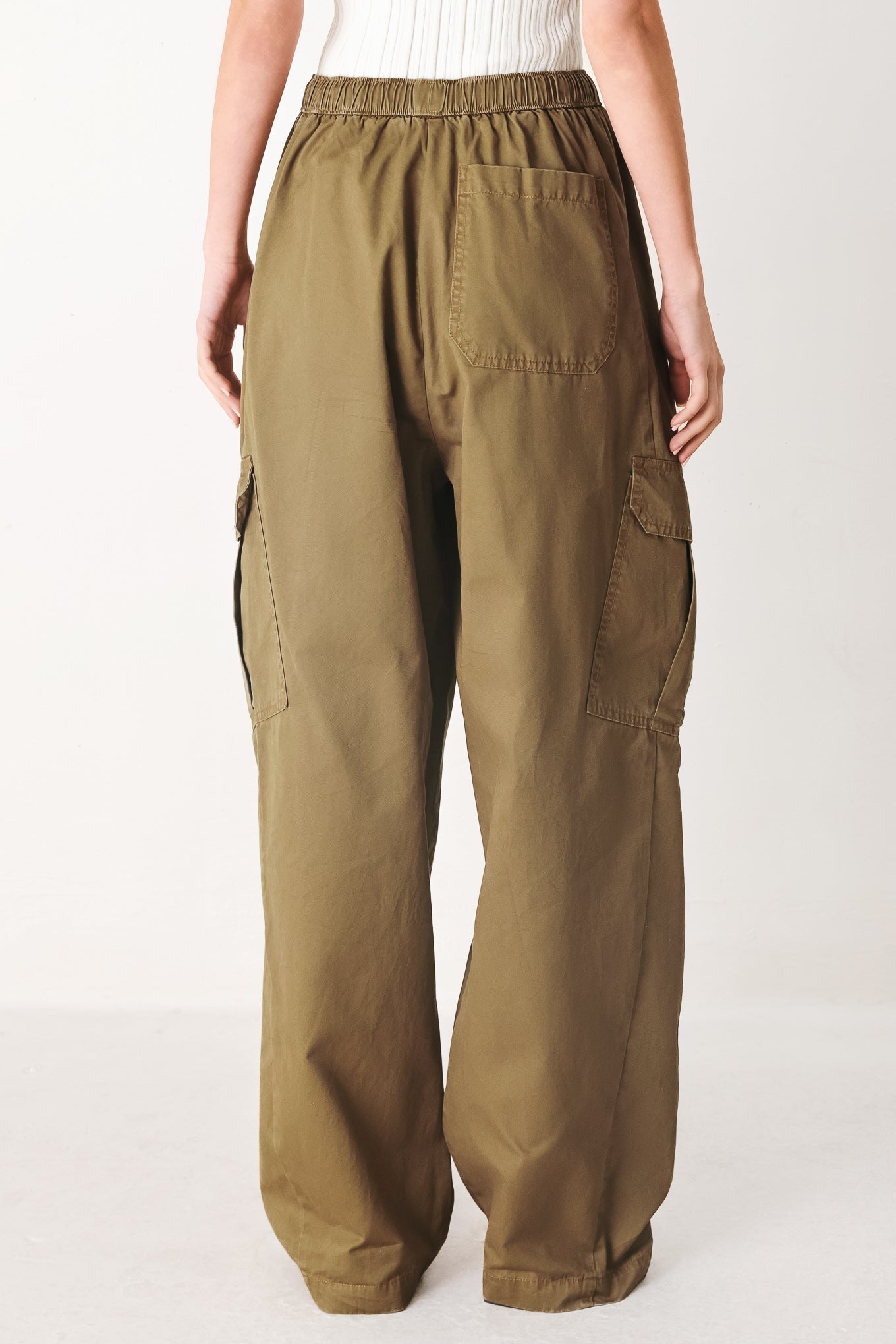 STAY IN MOTION WOVEN BARREL PANTS